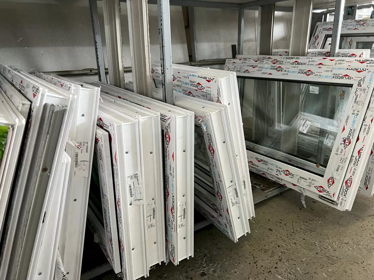 Замена стеклопакета: когда необходима и как выбрать?