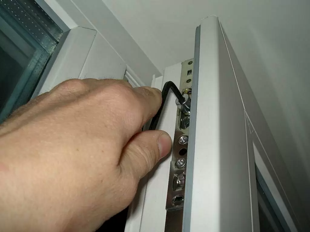 Виды ремонта пластиковых окон: полное руководство от «ОкнаЛэнд»